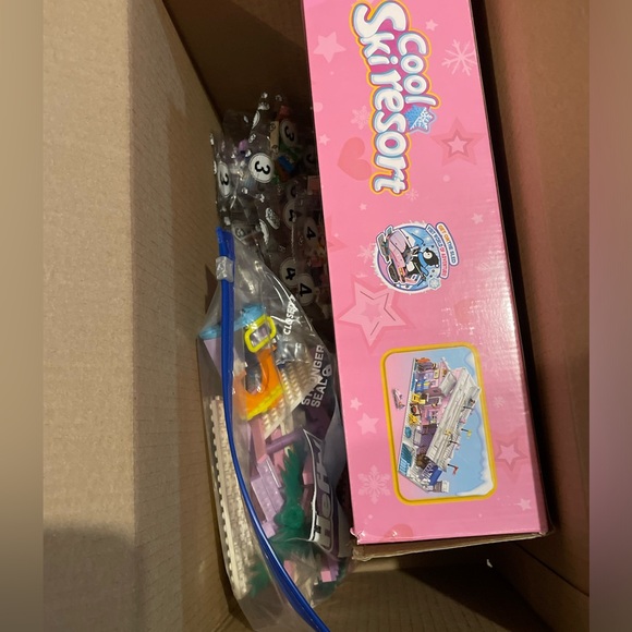 Lego Lot! Cool Ski Resort Building Set along with other legos in ziplock bag - Picture 12 of 16